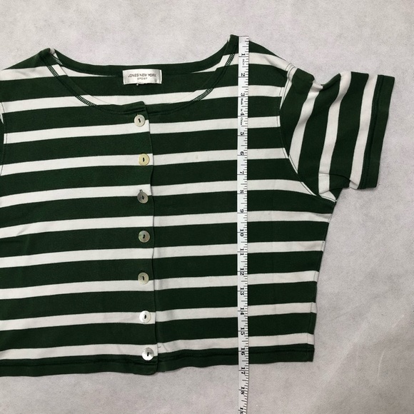 **SOLD** Jones New York Striped Crop Button Top - Picture 4 of 8